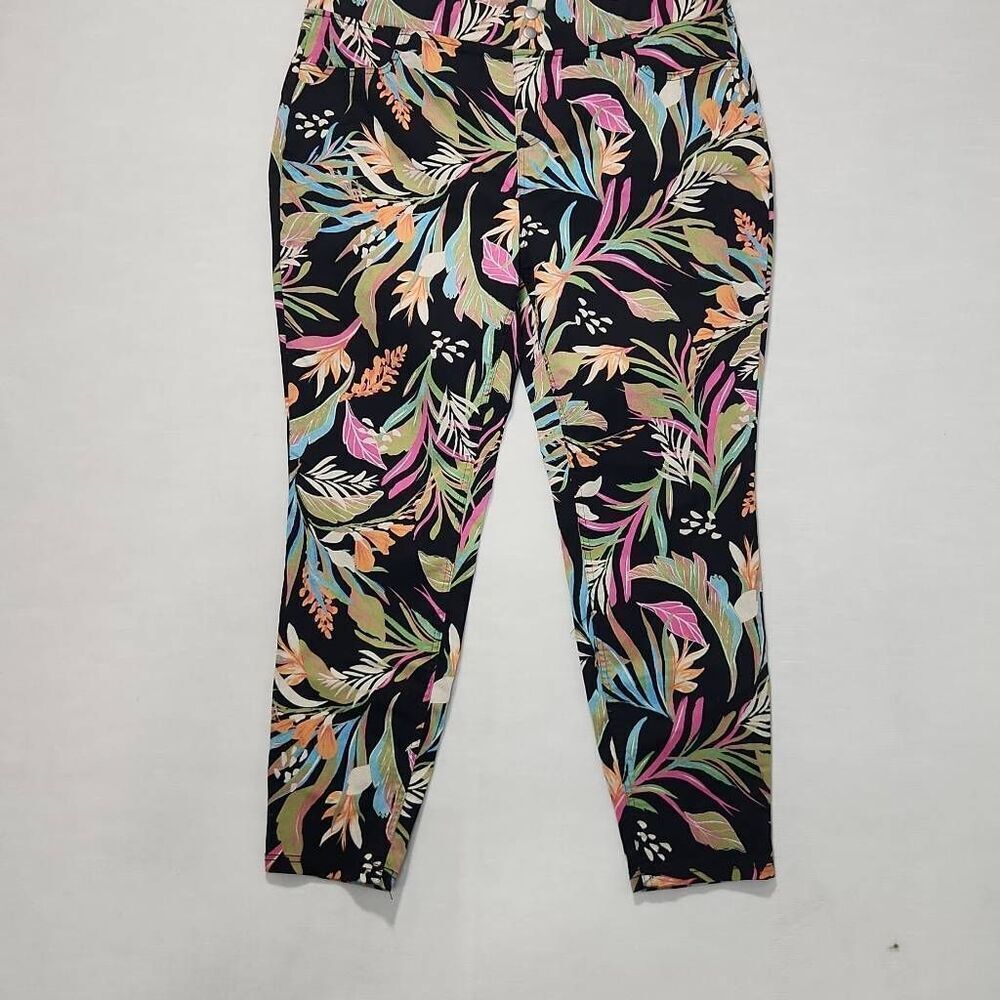 Terra & Sky Women's Size 1X 16-18W Black Floral Print Cropped Pants Comfort